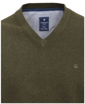 REDMOND V-Neck Pullover Comfort Fit in grün